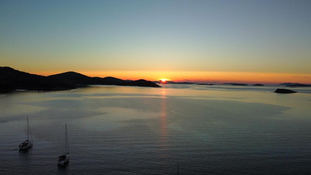 Beach House Danica - Resort & Tavern Bain, Free Transport, Pool, Island Of Zut - Kornati Pristanisce Exterior foto