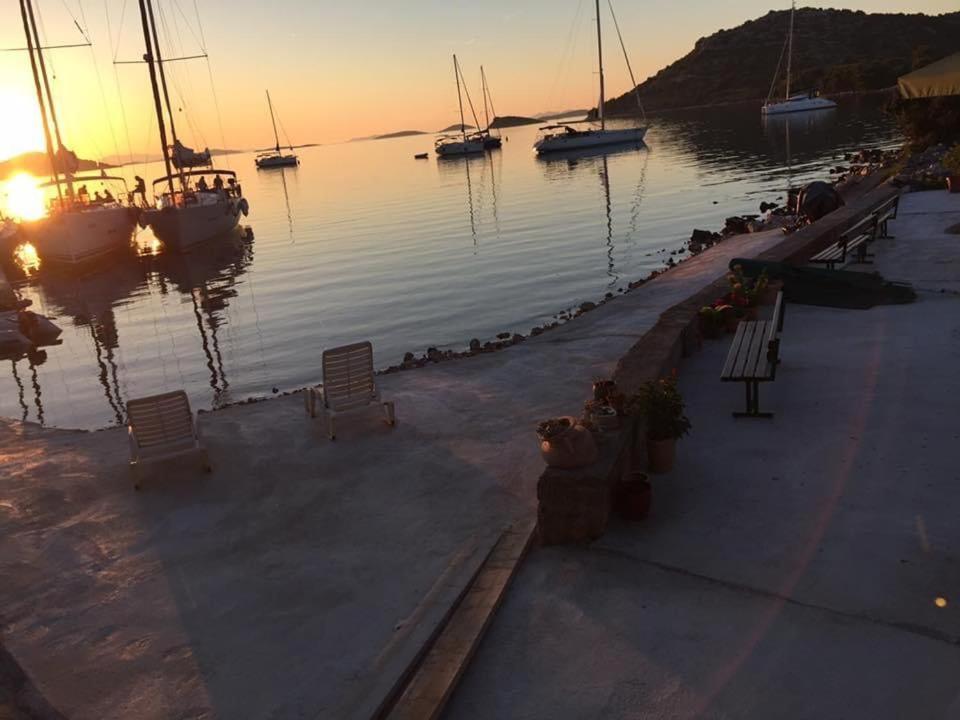Beach House Danica - Resort & Tavern Bain, Free Transport, Pool, Island Of Zut - Kornati Pristanisce Exterior foto