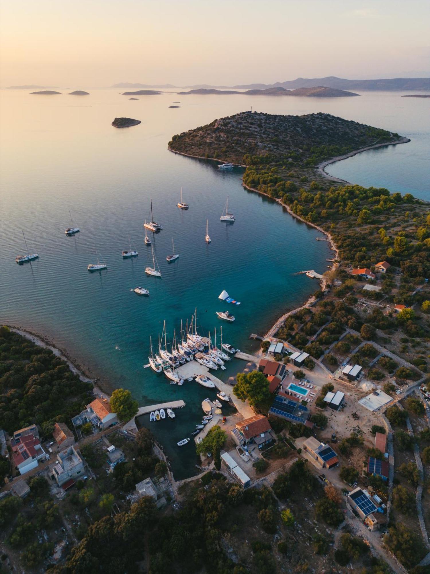 Beach House Danica - Resort & Tavern Bain, Free Transport, Pool, Island Of Zut - Kornati Pristanisce Exterior foto